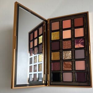 NWT HUDA BEAUTY Empowered palette